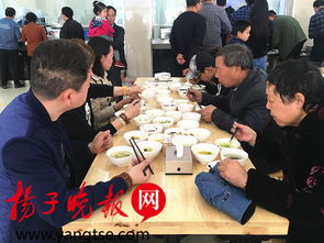 游客挤满荣昌政府食堂 碗都不够用